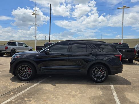 Used 2025 Ford Explorer ST-Line w/ Premium Package RWD image 9
