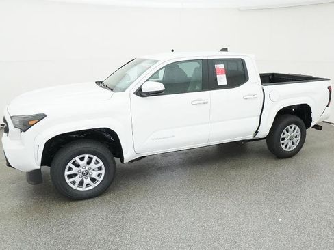 New 2025 Toyota Tacoma SR5 image 7