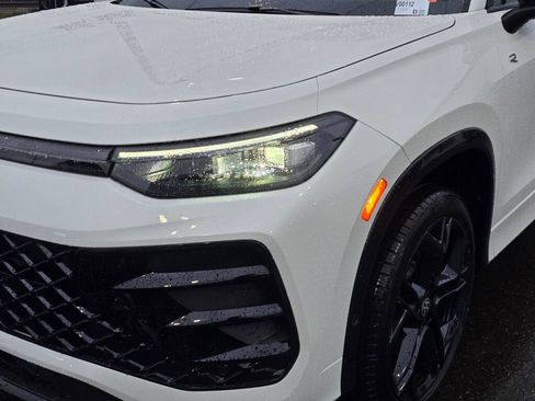 New 2026 Volkswagen Tiguan SE R-Line image 10