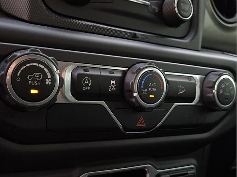 Used 2018 Jeep Wrangler Unlimited Sport AWD/4WD image 14