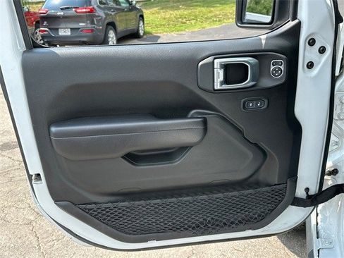 Used 2021 Jeep Gladiator Willys image 29