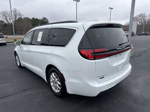 Used 2022 Chrysler Pacifica Touring-L FWD image 4