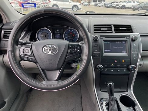 Used 2017 Toyota Camry LE image 11