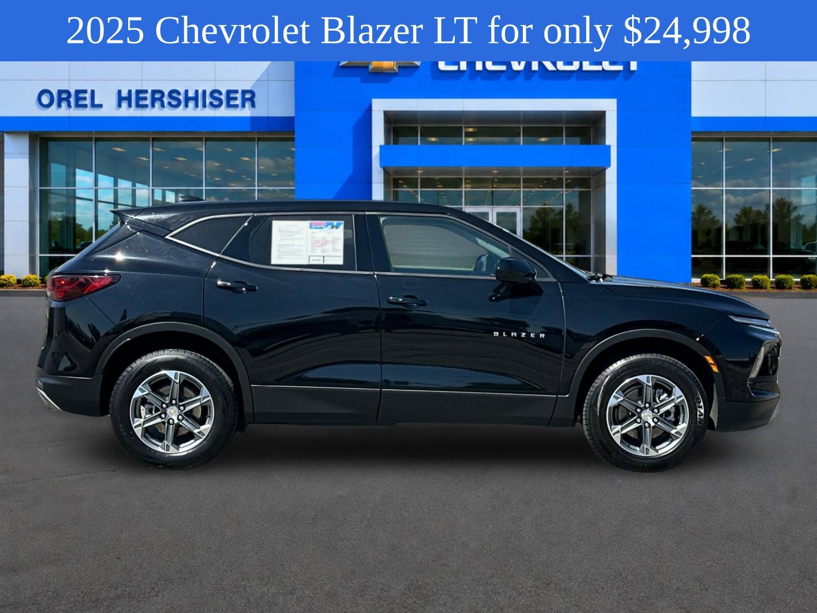 Used 2025 Chevrolet Blazer LT FWD image 4