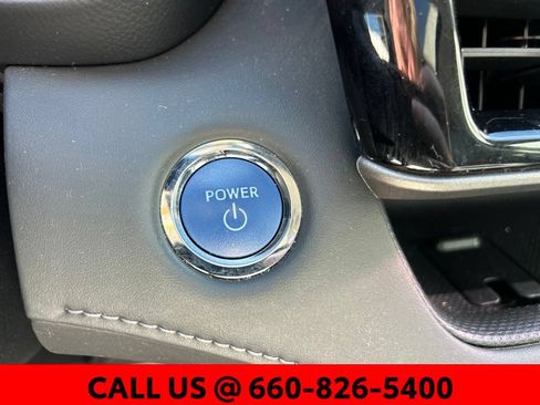 Used 2022 Toyota Highlander XLE AWD/4WD image 25