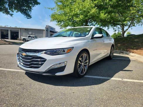 Used 2024 Chevrolet Malibu LT FWD image 3