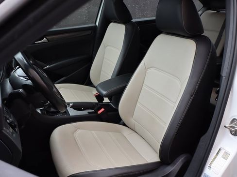 Used 2021 Volkswagen Passat 2.0T R-Line image 10