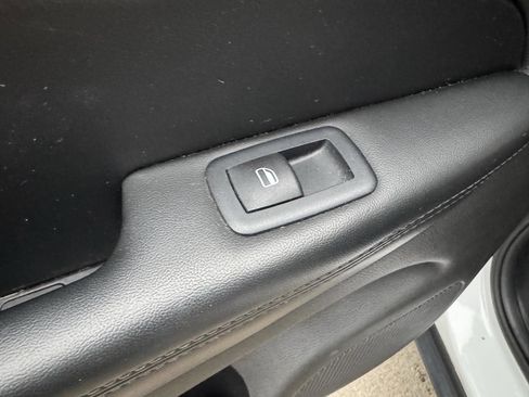 Used 2019 Jeep Grand Cherokee Laredo w/ Security & Convenience Group image 38