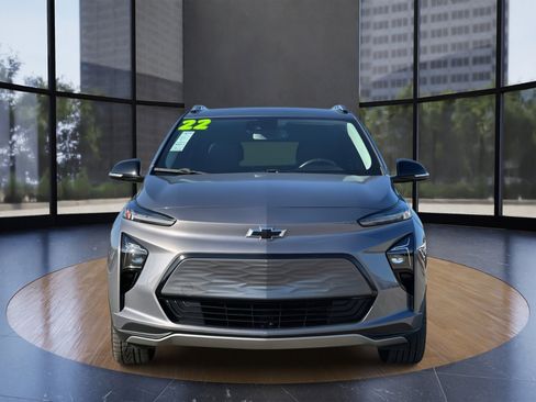 Used 2022 Chevrolet Bolt EUV LT w/ Convenience Package image 8