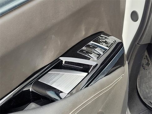 Used 2025 Cadillac Escalade ESV V image 21