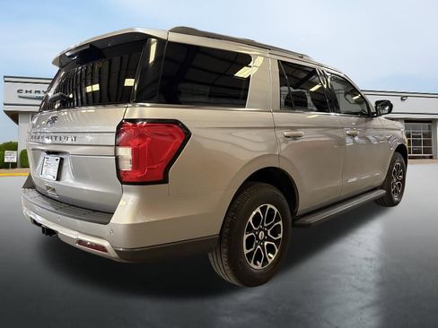 Used 2024 Ford Expedition XLT image 5