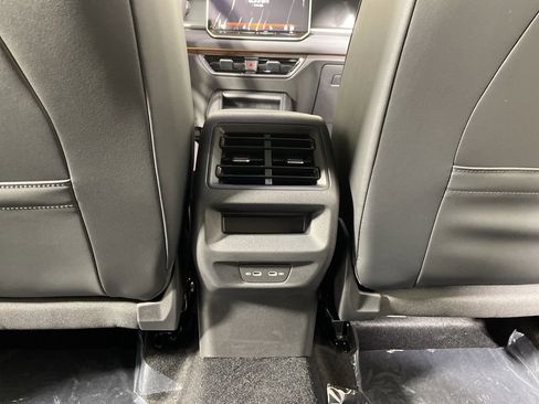 New 2026 Volkswagen Tiguan SE R-Line image 21