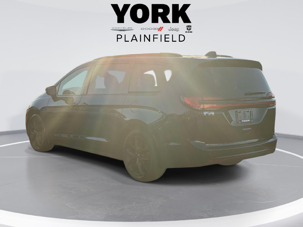 Used 2025 Chrysler Pacifica Limited FWD image 7