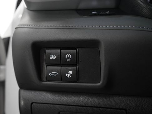 Used 2024 Toyota Highlander XLE AWD/4WD image 27
