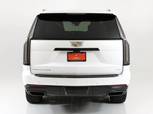 Used 2025 Cadillac Escalade ESV Sport Platinum RWD image 5