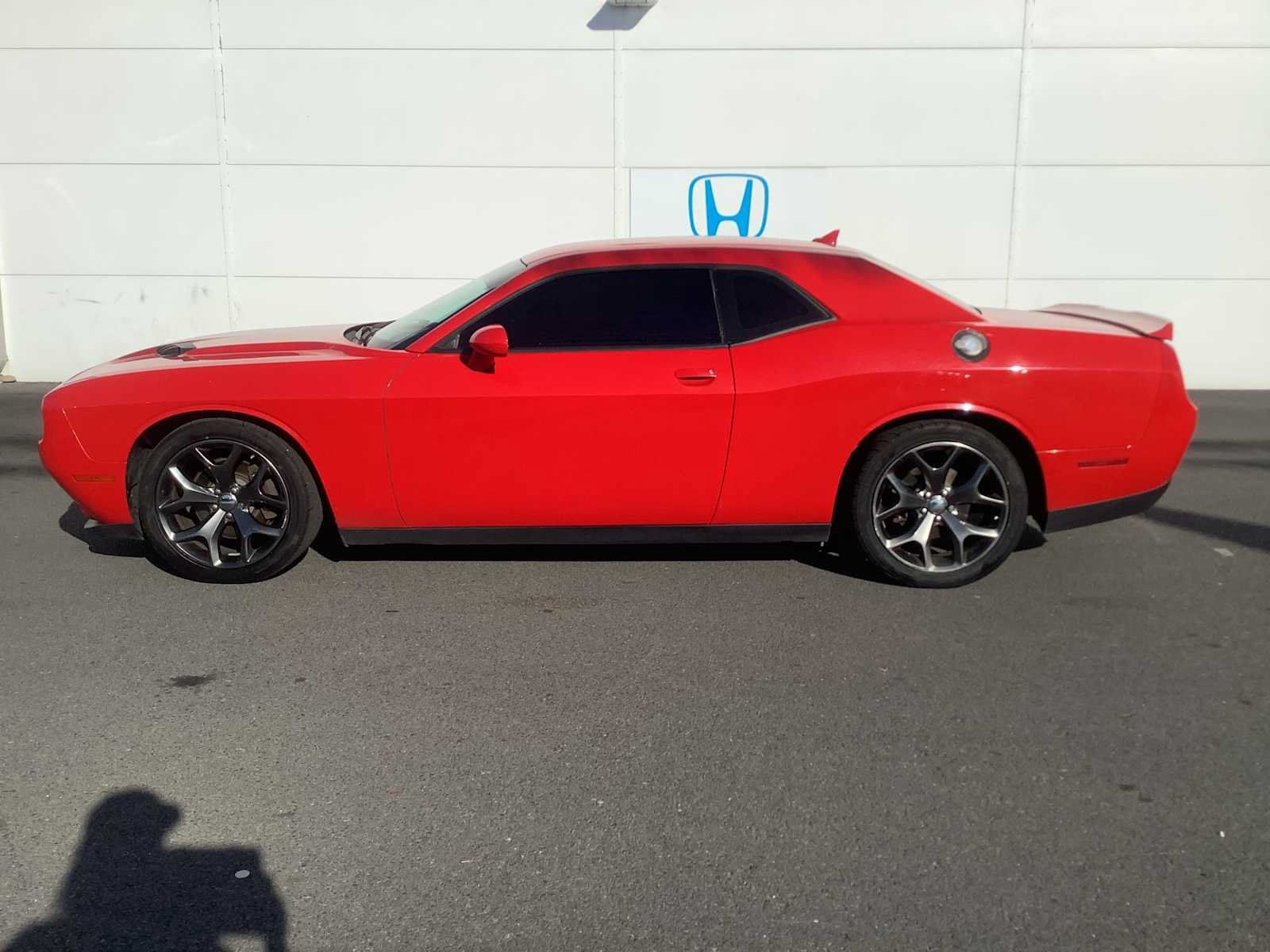 Used 2015 Dodge Challenger SXT Plus RWD image 2