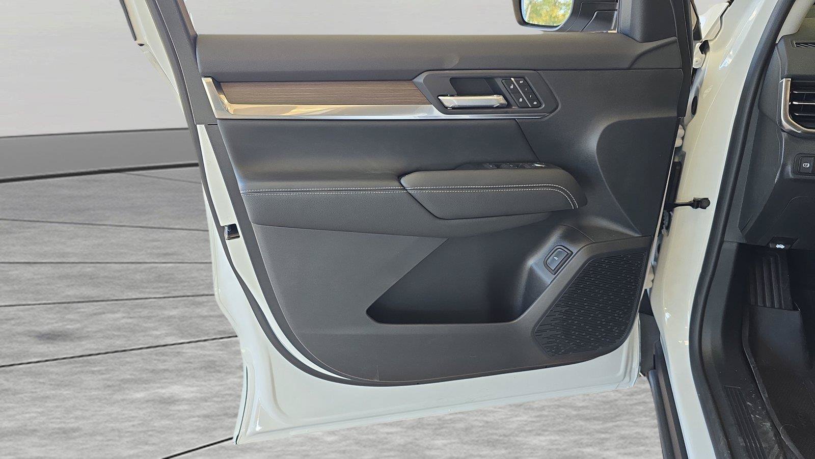 New 2027 GMC Terrain Denali w/ LPO, Floor Liner Package AWD/4WD image 12
