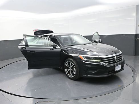 Used 2022 Volkswagen Passat 2.0T SE image 30