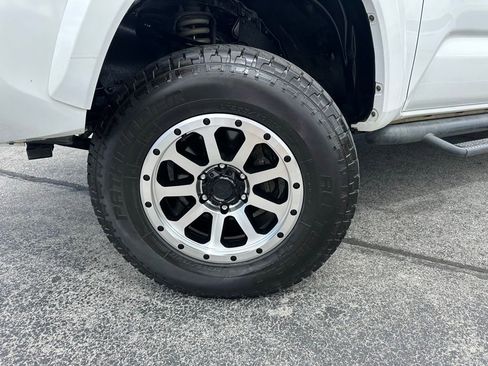 Used 2019 Toyota Tacoma SR5 RWD image 31