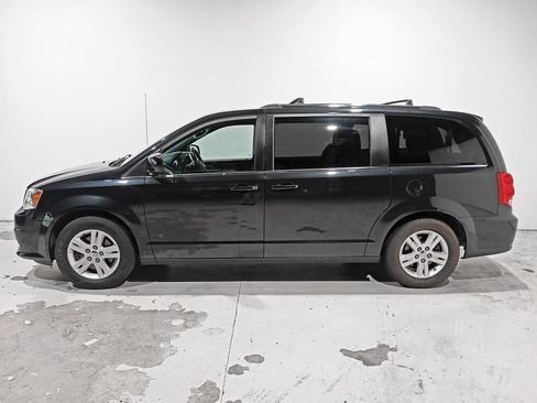 Used 2019 Dodge Grand Caravan SXT FWD image 4