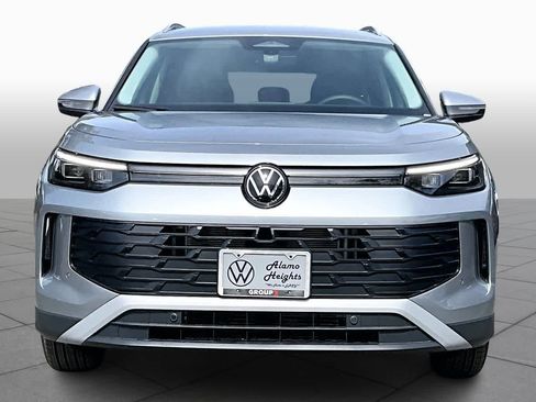 New 2026 Volkswagen Tiguan SE FWD image 3