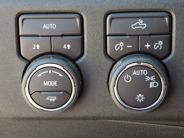 Used 2023 Chevrolet Silverado 1500 LT AWD/4WD image 9