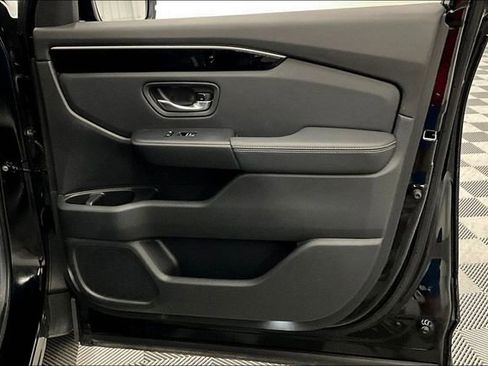 Used 2025 Honda Pilot Touring image 23
