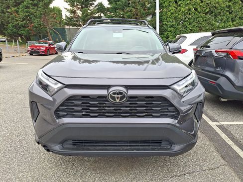 Used 2022 Toyota RAV4 XLE image 2