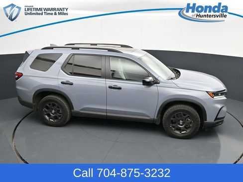 Used 2025 Honda Pilot TrailSport image 25