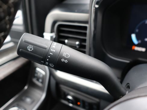 Used 2025 Ford F250 Lariat w/ Chrome Package image 24