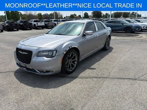 Used 2018 Chrysler 300 S w/ 300S Premium Group RWD image 5