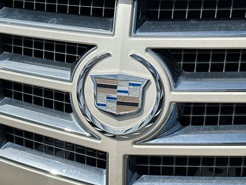 Used 2011 Cadillac Escalade 2WD image 13