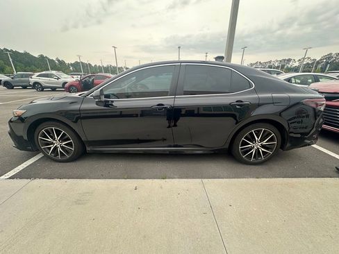 Used 2024 Toyota Camry SE w/ Convenience Package FWD image 4