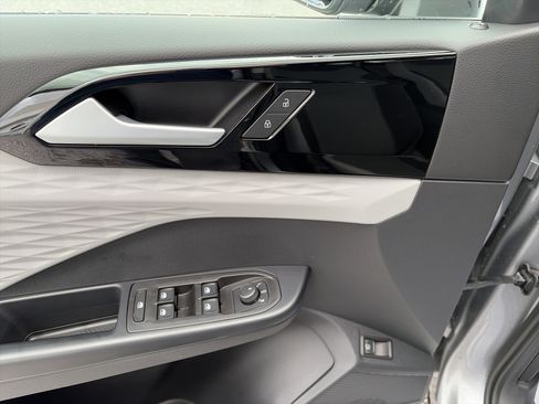 Used 2024 Volkswagen Taos S image 15