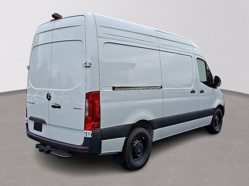 Used 2025 Mercedes-Benz Sprinter 2500 image 4