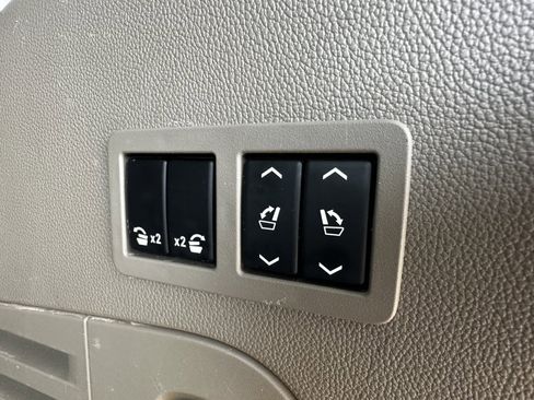 Used 2018 GMC Yukon SLT w/ Open Road Package image 17