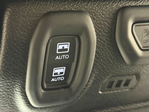 Used 2023 Jeep Wrangler Unlimited Sahara AWD/4WD image 31