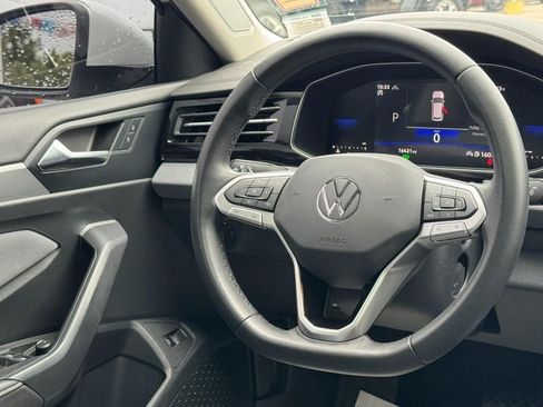 Used 2025 Volkswagen Jetta SE FWD image 14