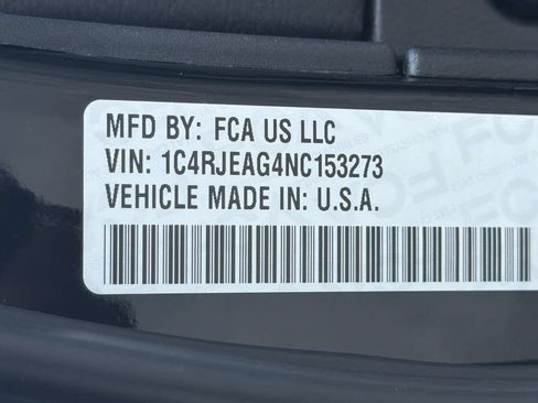 Used 2022 Jeep Grand Cherokee Laredo X RWD image 33