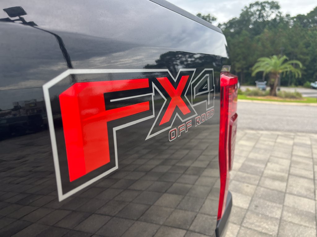 Used 2022 Ford F250 Platinum w/ FX4 Off-Road Package AWD/4WD image 12