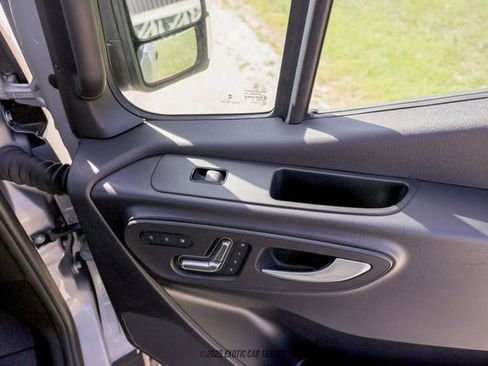 Used 2025 Mercedes-Benz Sprinter 2500 image 75