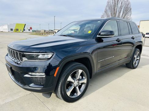 Used 2023 Jeep Grand Cherokee Limited w/ Luxury Tech Group II image 38