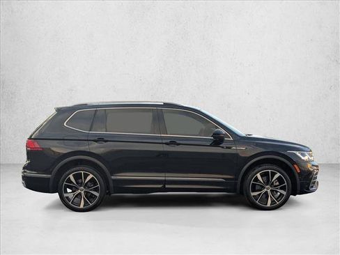 Used 2022 Volkswagen Tiguan SEL R-Line image 4