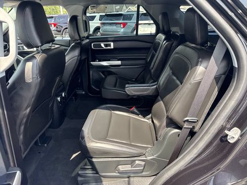 Used 2022 Ford Explorer XLT w/ Equipment Group 202A AWD/4WD image 26