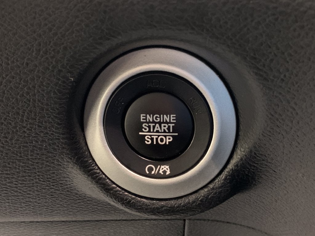 Used 2025 Chrysler Pacifica Select FWD image 27
