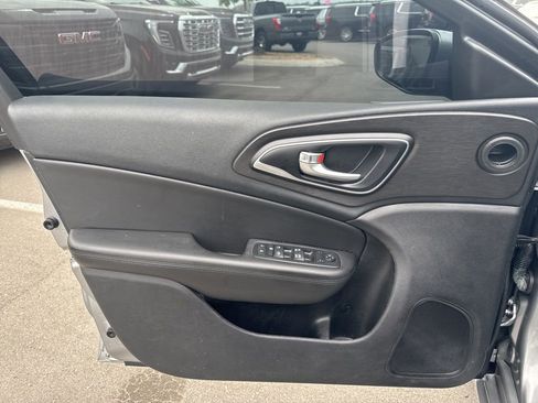 Used 2016 Chrysler 200 Limited FWD image 10