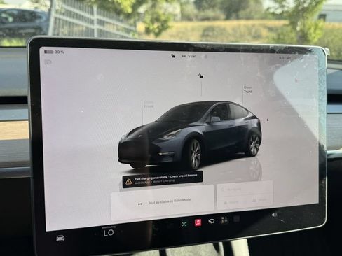 Used 2024 Tesla Model Y Long Range AWD/4WD image 4