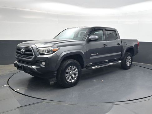Used 2016 Toyota Tacoma SR5 w/ SR5 Appearance Package (SN) image 8