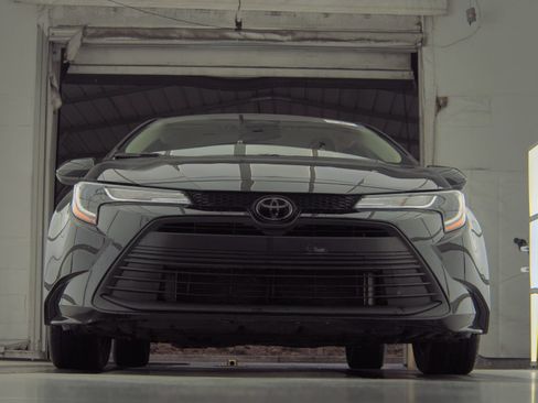 Used 2024 Toyota Corolla LE FWD image 2