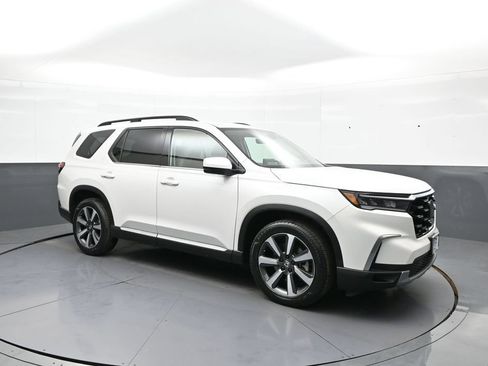 Used 2024 Honda Pilot Touring image 4